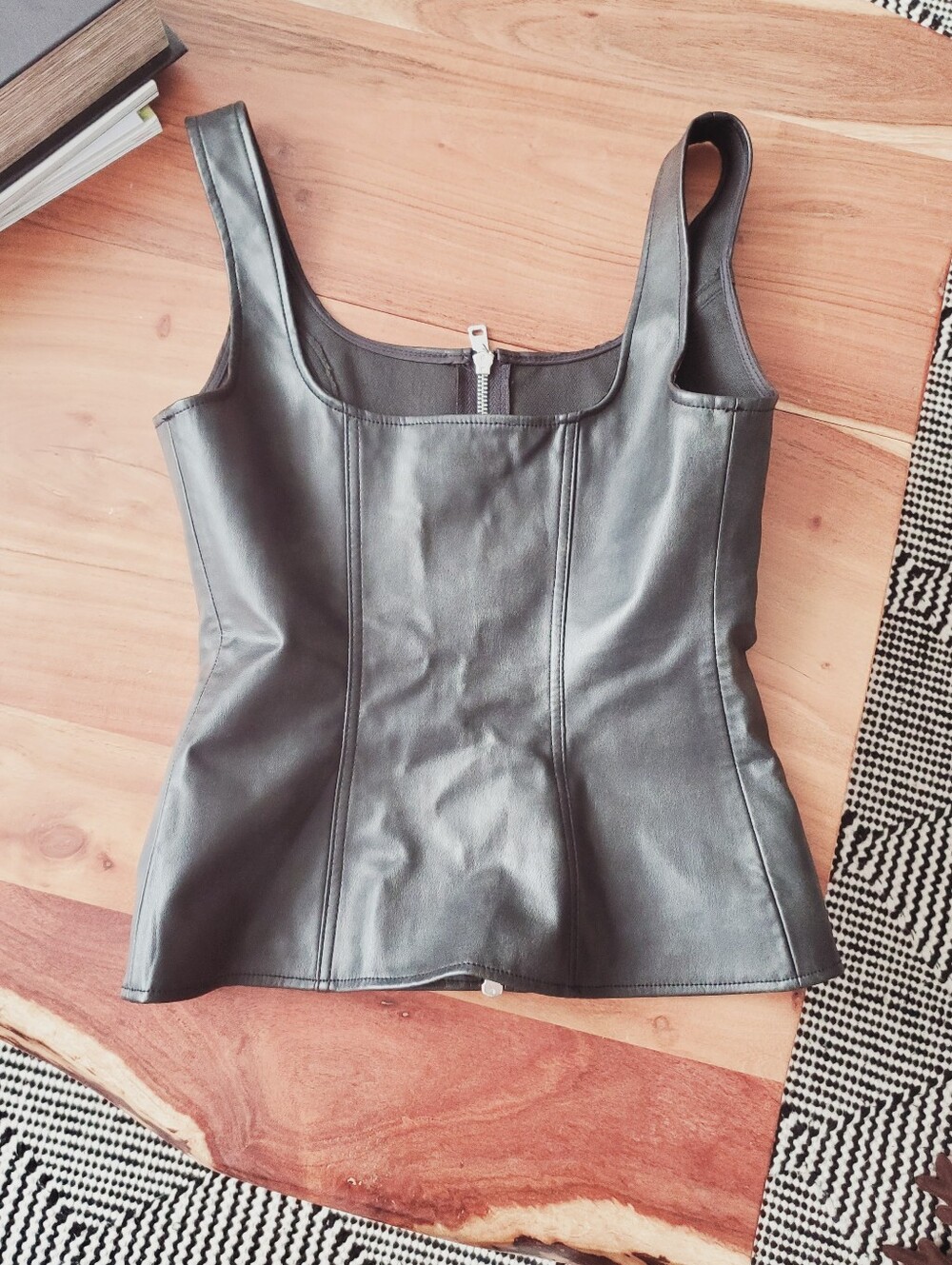 Super Sexy Soft Leatherette Dominatrix Sleeveless Zipper Top - Picture 2 of 4